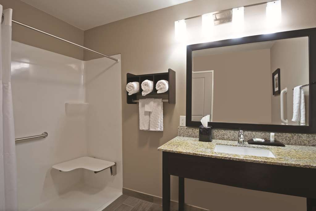 La Quinta Inn & Suites by Wyndham Paducah - photo 16