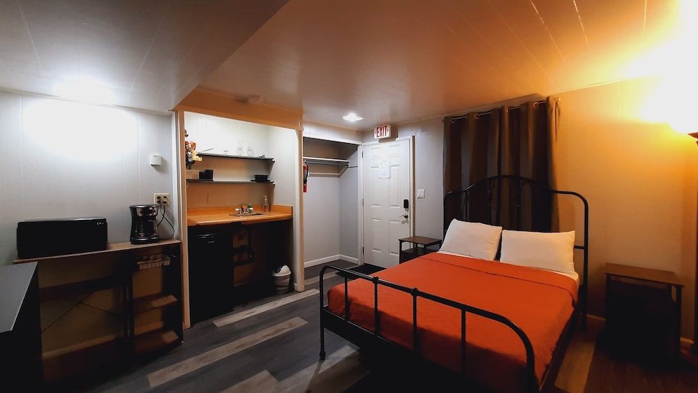 Sherwood Arms Motel - photo 7