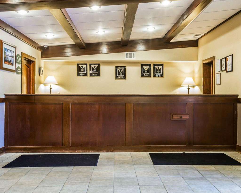 Clarion Inn & Suites at the Outlets of Lake George - photo 4