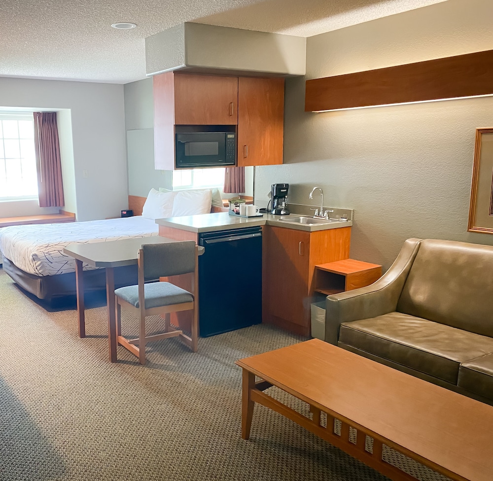 Monument Inn & Suites - photo 12