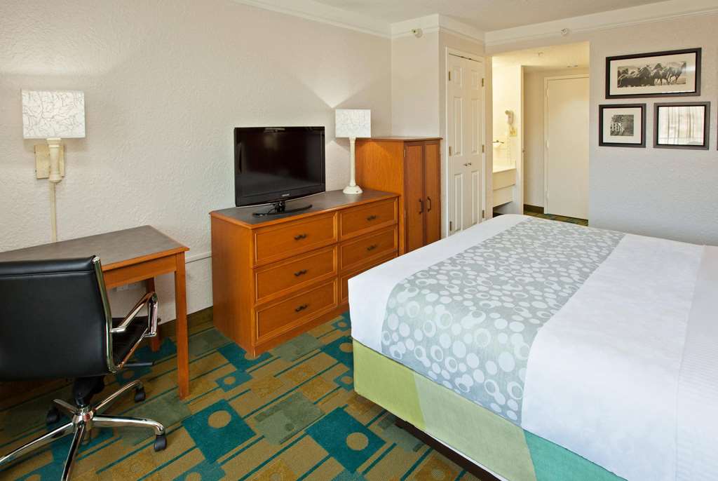 La Quinta Inn & Suites by Wyndham Nashville Airport Opryland - photo 15