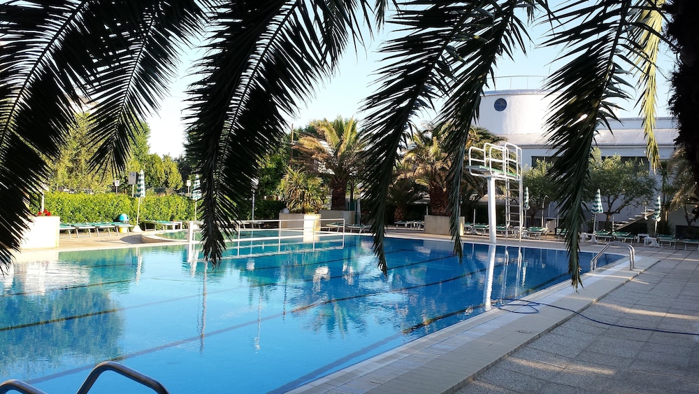 Hotel Cormoran — 4-Star Luxury Hotel in Cattolica, Italy
