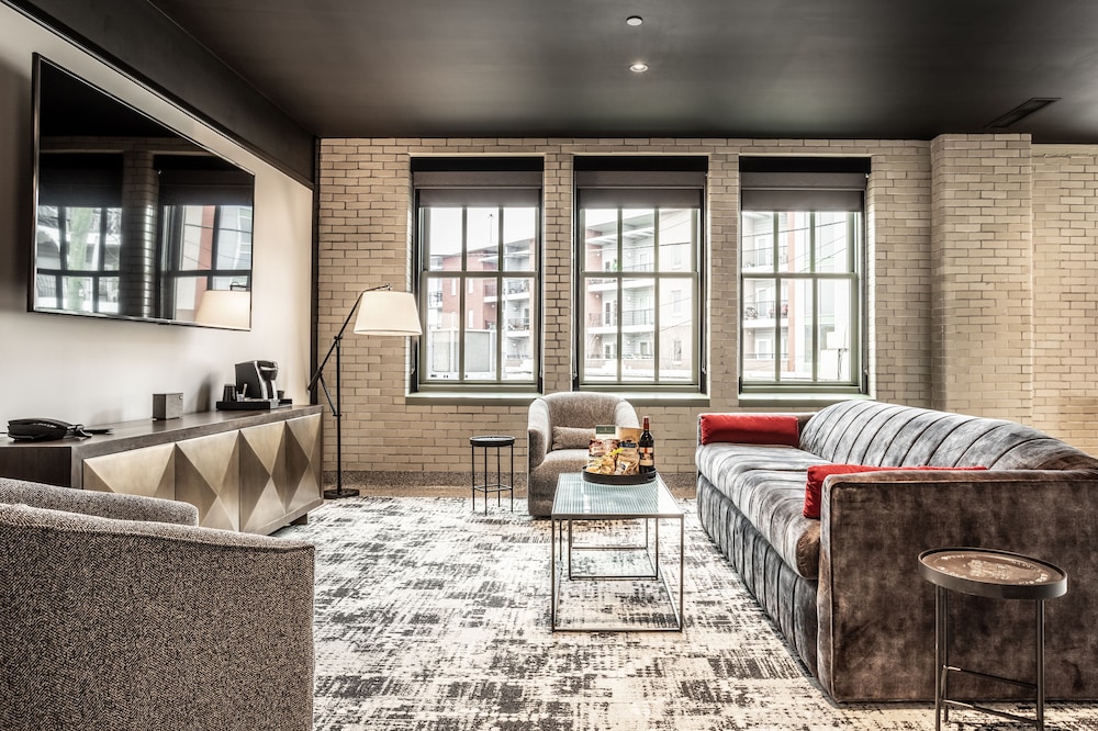 Bottleworks Hotel - photo 32