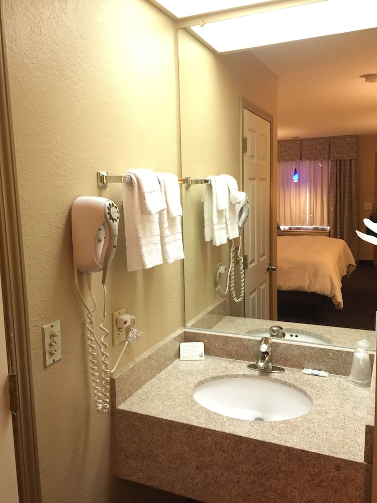 Americas Best Value Inn Garden City - photo 14