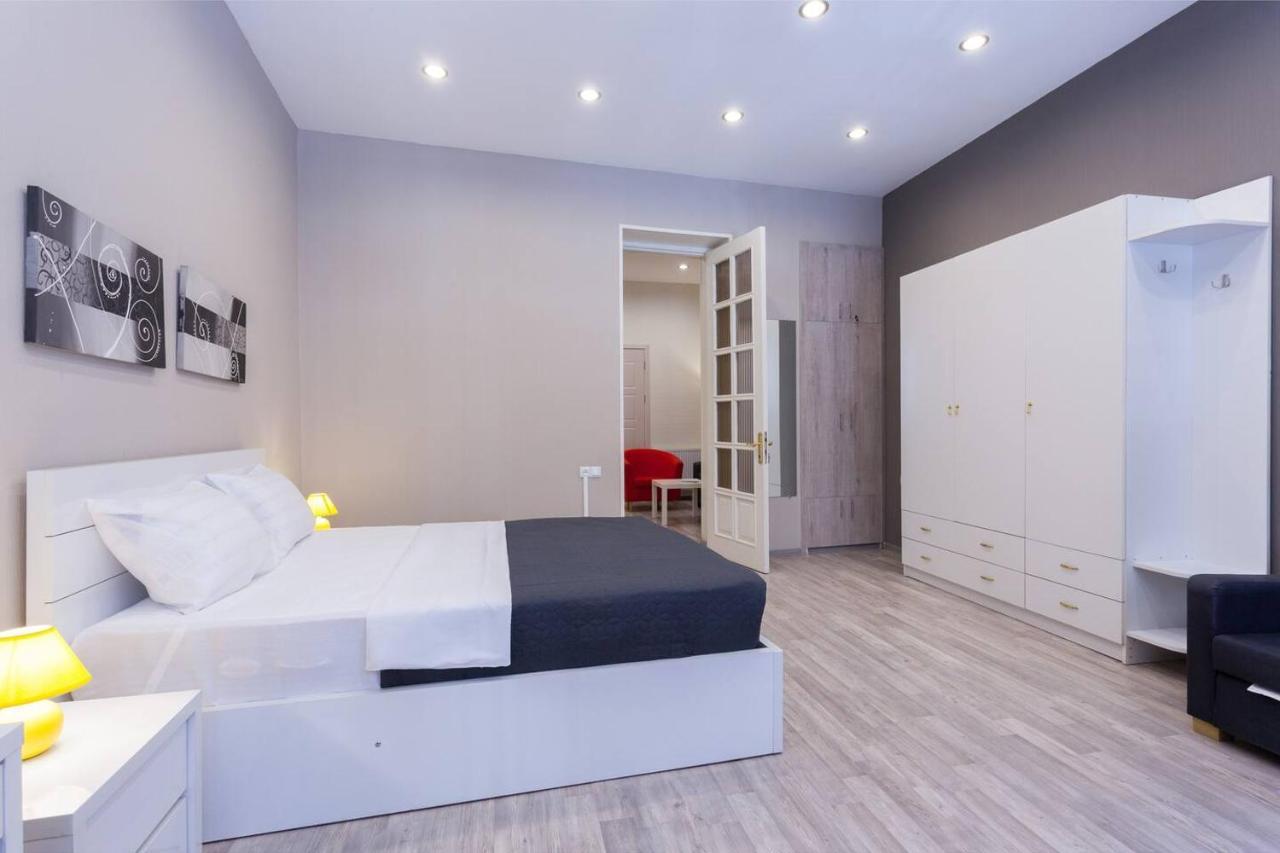 Wehost Apartment Near Liberty Square by Wehost