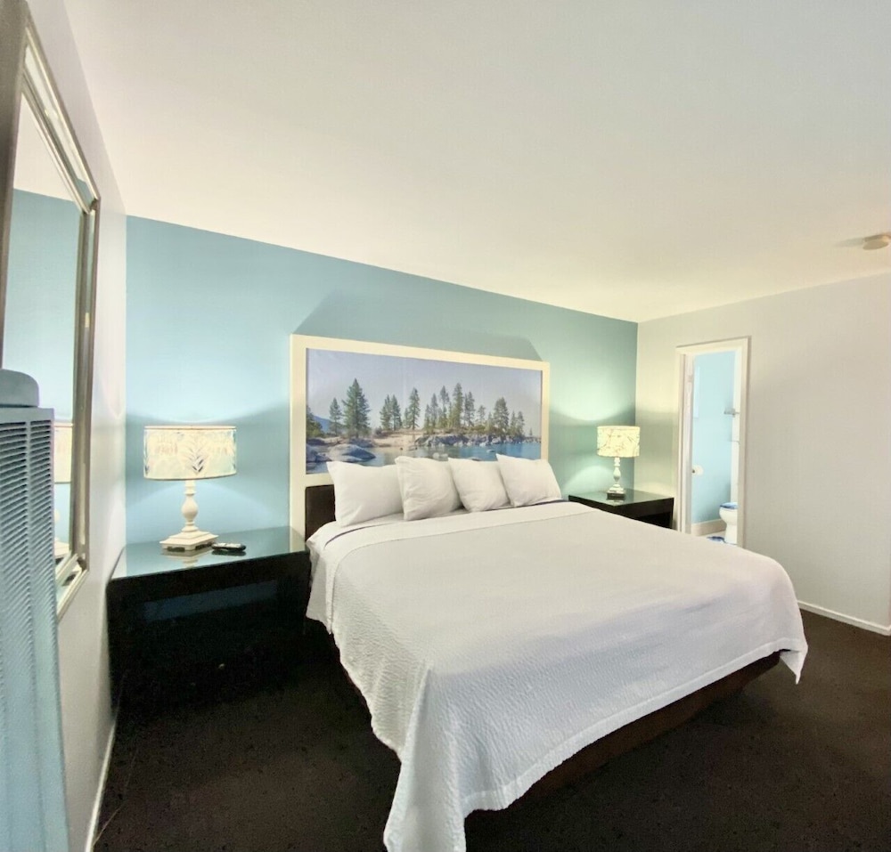 Bluebird Day Inn & Suites - photo 4