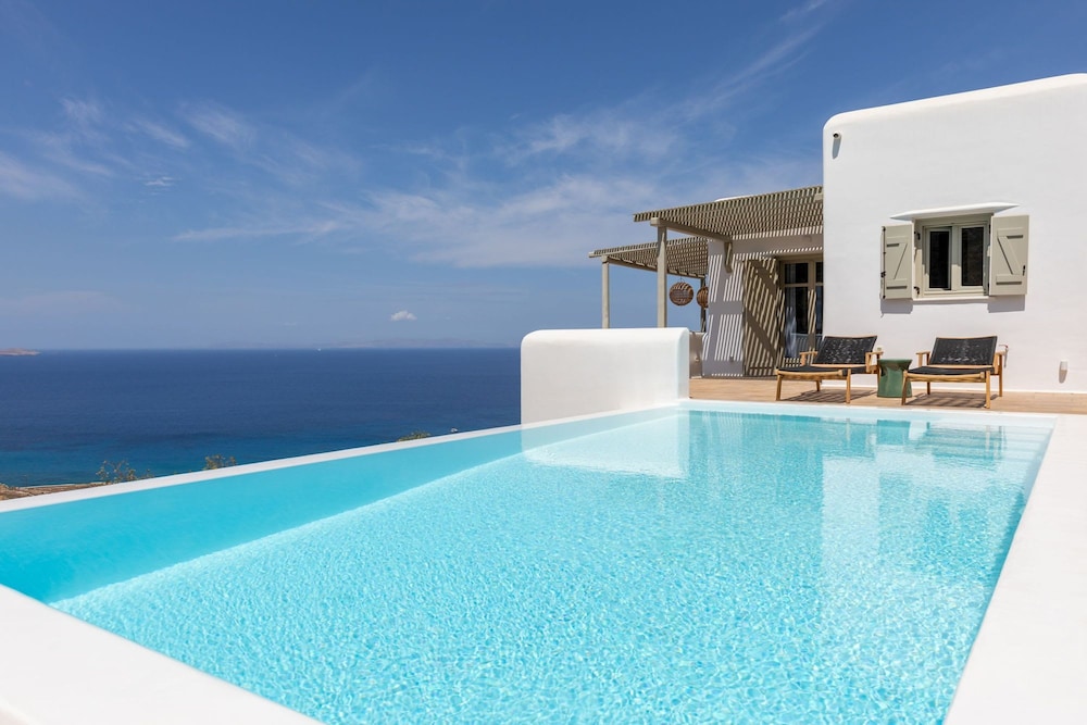 Mykonos 3 BR Luxury Villa Private Pool Views — 4-Star Luxury Hotel in Mykonos, Greece