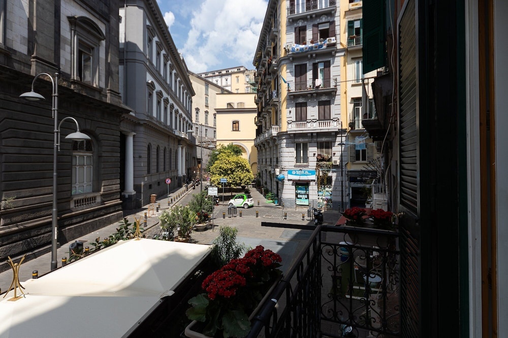 Palazzo il Convento Universita — 4-Star Luxury Hotel in Naples, Italy