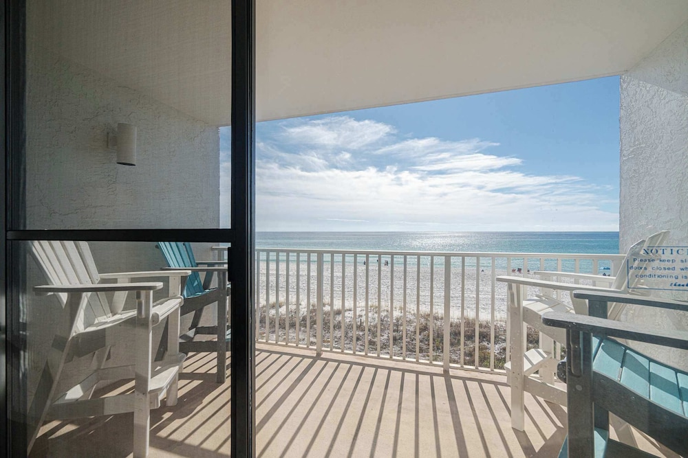 Edgewater Oasis Gorgeous Resort Condo on Beach - photo 27