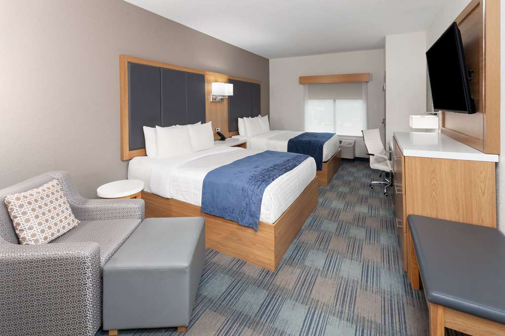 La Quinta Inn & Suites Coralville Iowa City - photo 11