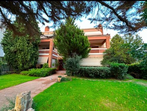 Villa Reina 1 — 4-Star Luxury Hotel in Alexandroupoli, Greece