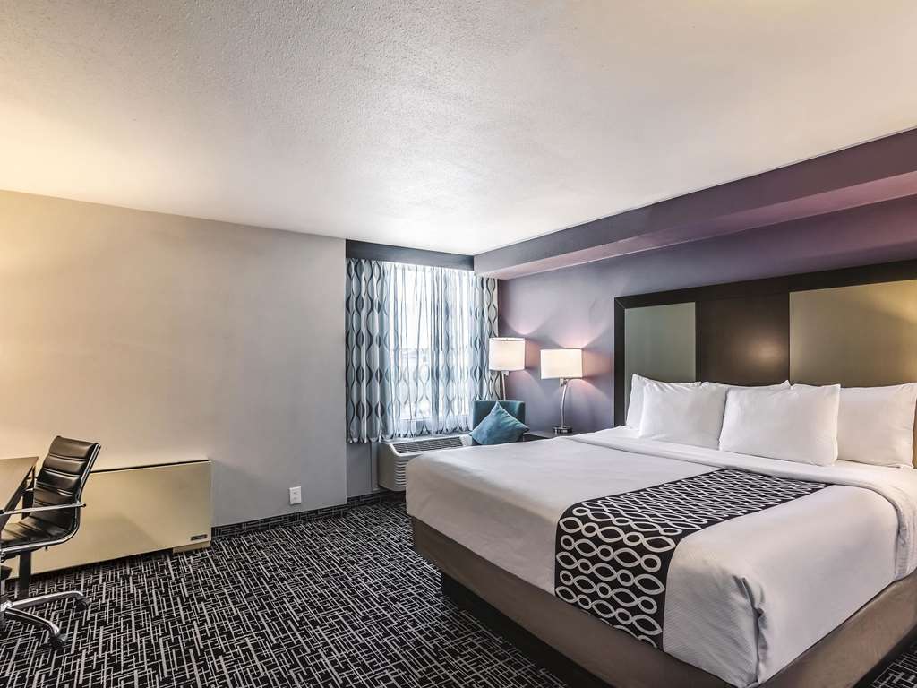 La Quinta Inn & Suites by Wyndham Colorado Springs North - photo 24