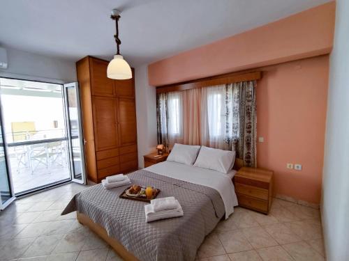 Anassa Home a Spacious Cretan House Next To the Sea Family And Couple Friendly with Terrace in Makry Gialos & Ierapetra — 4-Star Luxury Hotel in Makrygialos, Greece