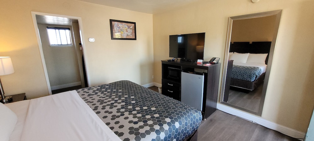 Econo Lodge Sacramento Convention Center - photo 10