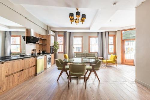 Stunning Bright Central Modern 1BD Balat Gem #328 — 4-Star Luxury Hotel in Istanbul, Turkey