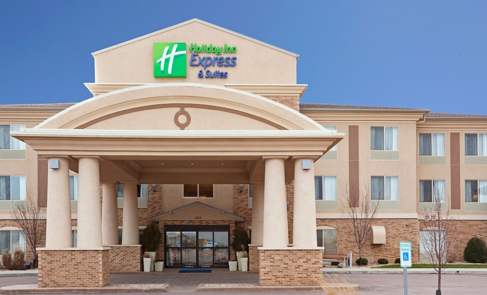 Holiday Inn Express & Suites Brandon by IHG - photo 33