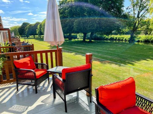 Riverbank Lodge — 4-Star Luxury Hotel in Stratford-Upon-Avon, United Kingdom