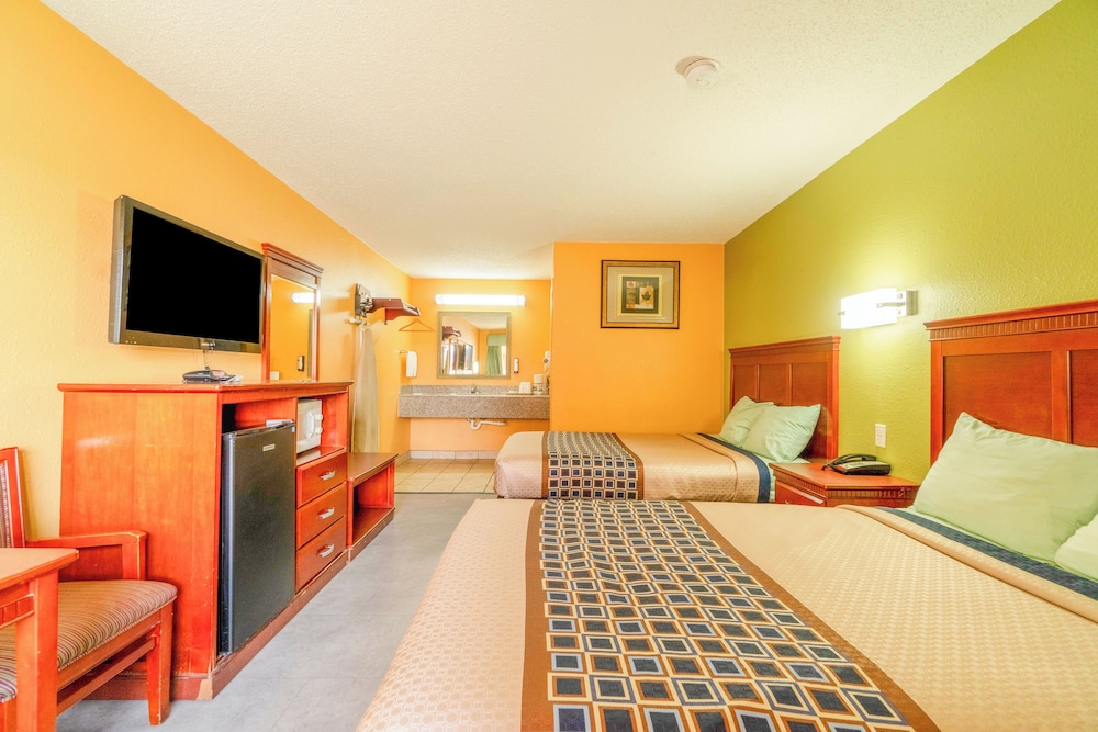 Crown Inn By Oyo Denver Tx - photo 22