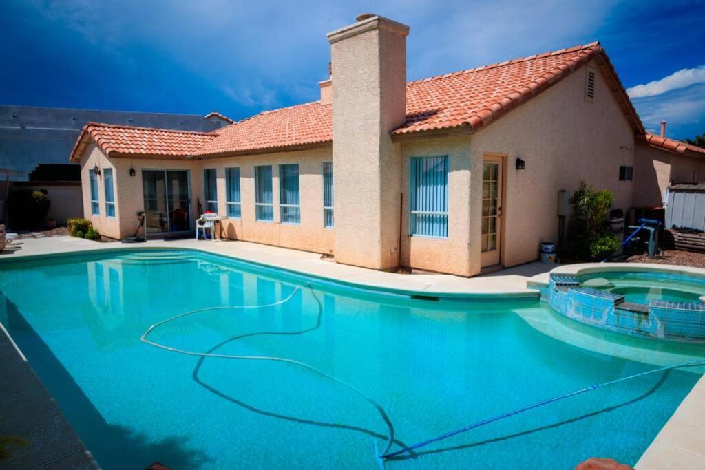 Luxury 1900 Sq Ft House Huge 46 Ft Pool & Hot SPA