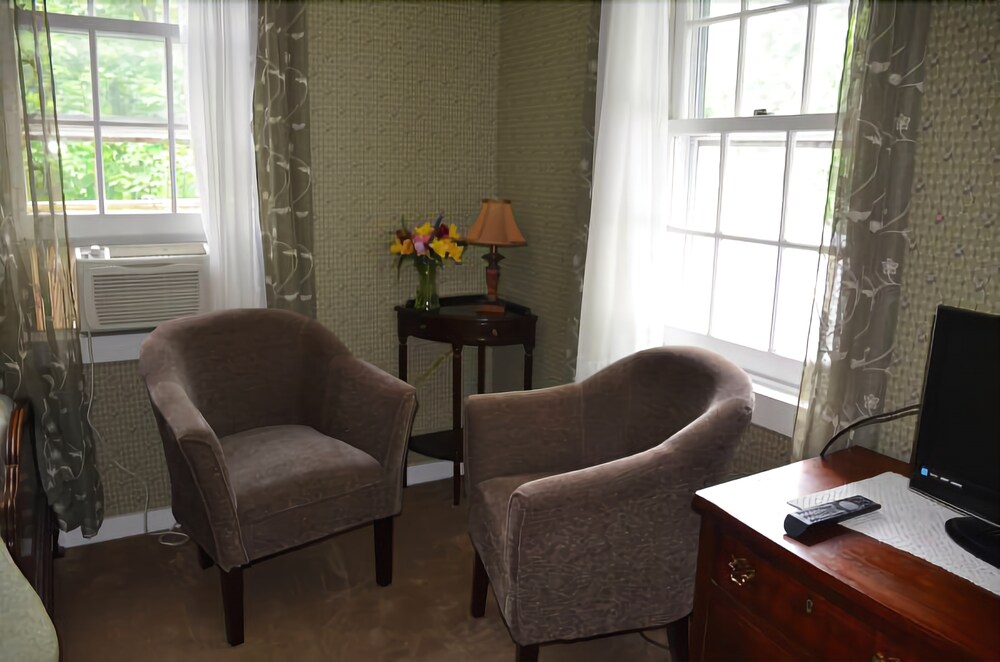 Thornewood Inn & Restaurant - photo 23