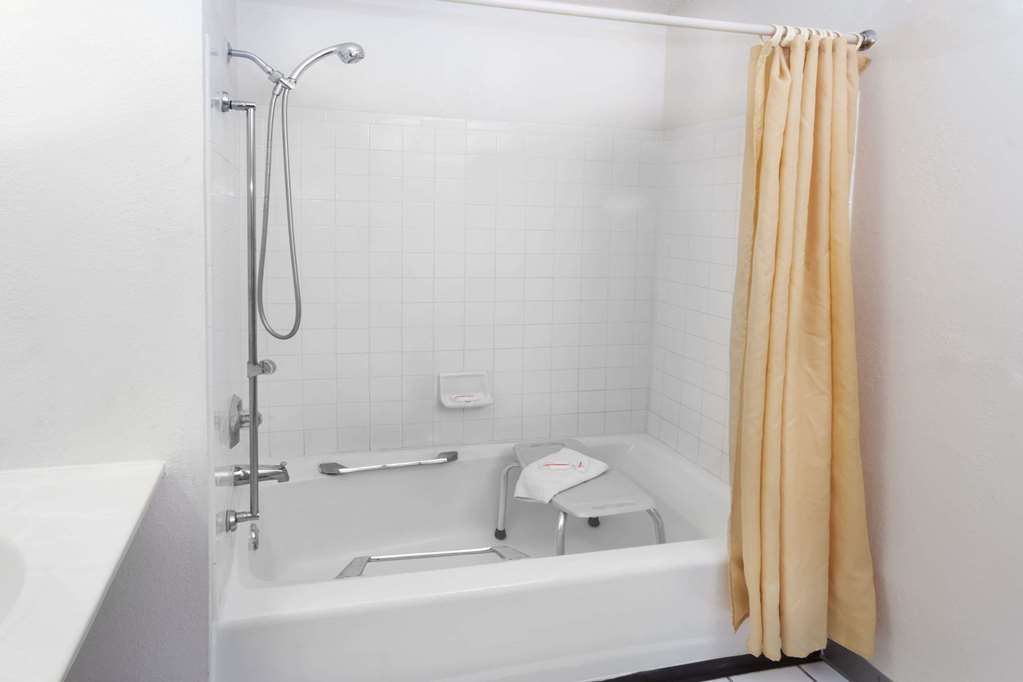 Super 8 by Wyndham Merrillville - photo 17