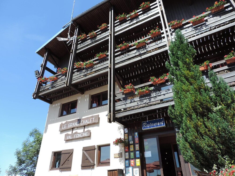 Hôtel Le Grand Chalet in Unknown City, France