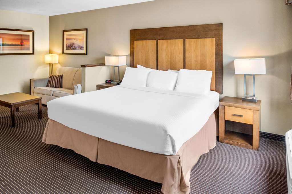 White Pine Inn & Suites - photo 17