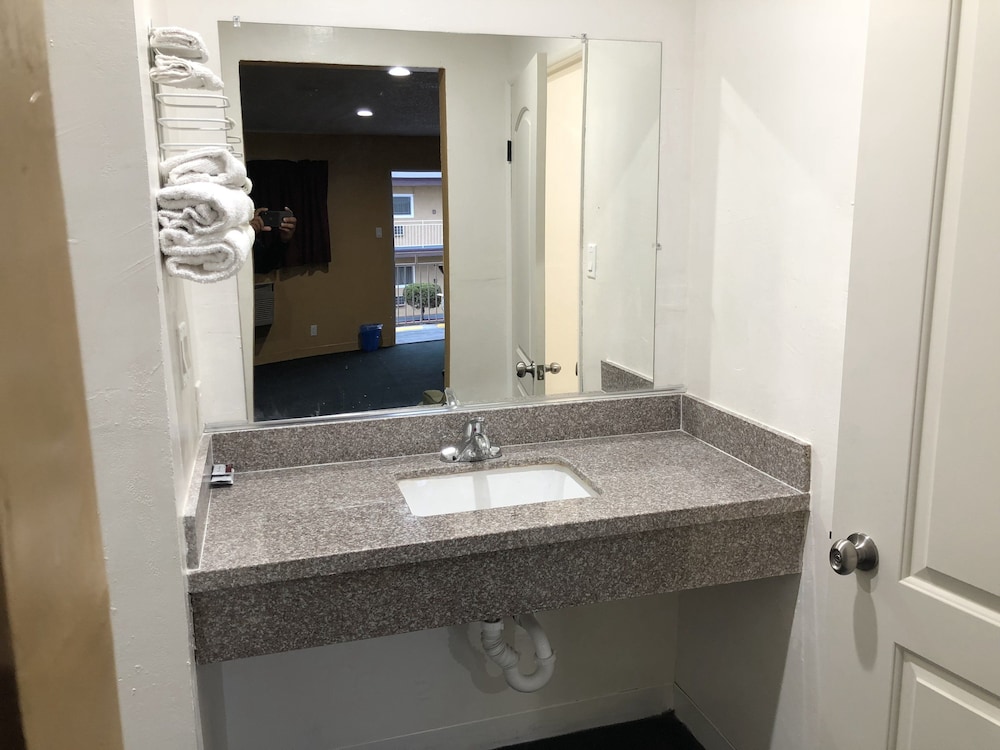 Los Angeles Inn & Suites LAX - photo 9