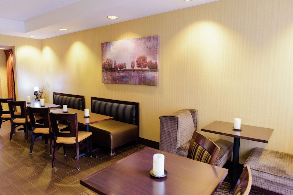 Hampton Inn Eau Claire - photo 4