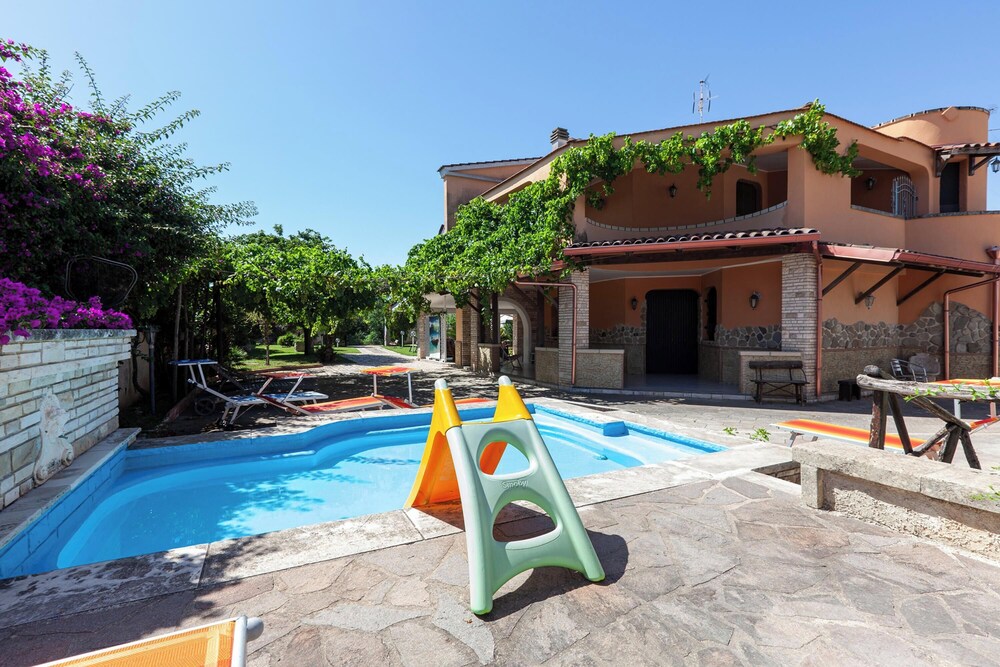 Villa Erika with private pool and garden — 4-Star Luxury Hotel in Lecce, Italy