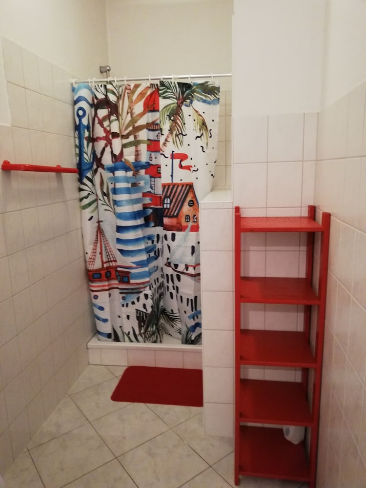 Hand-held showerhead