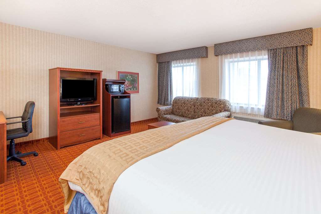 Baymont by Wyndham Detroit Roseville - photo 11