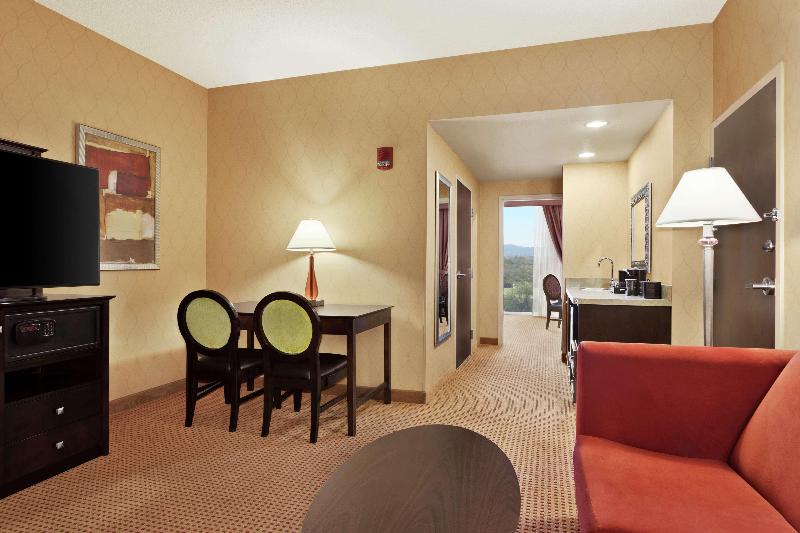 Embassy Suites by Hilton Huntsville - photo 37