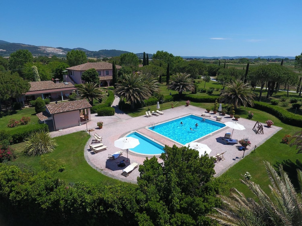 Agriturismo Villa Toscana — 4-Star Luxury Hotel in Campiglia Marittima, Italy