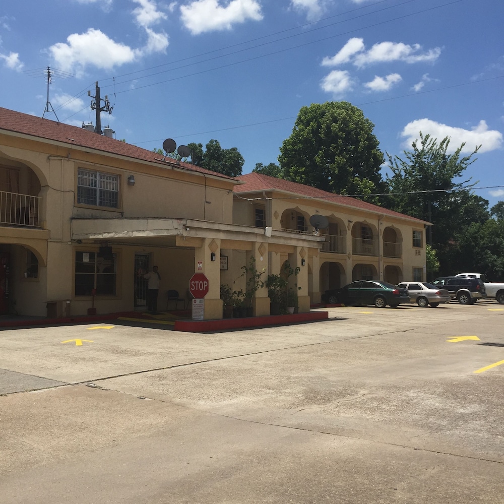 Guest Inn & Suites - photo 27