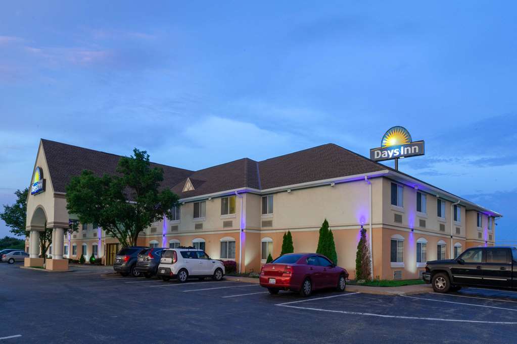 Days Inn by Wyndham Milan Sandusky South - photo 4