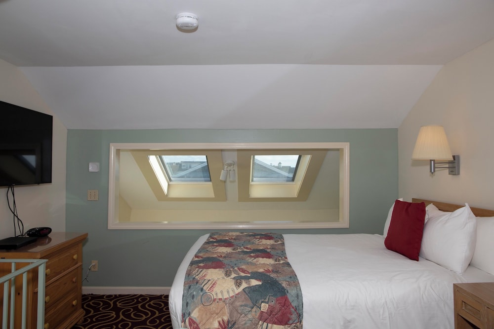 The Corsair & Cross Rip Oceanfront Resort - featured photo