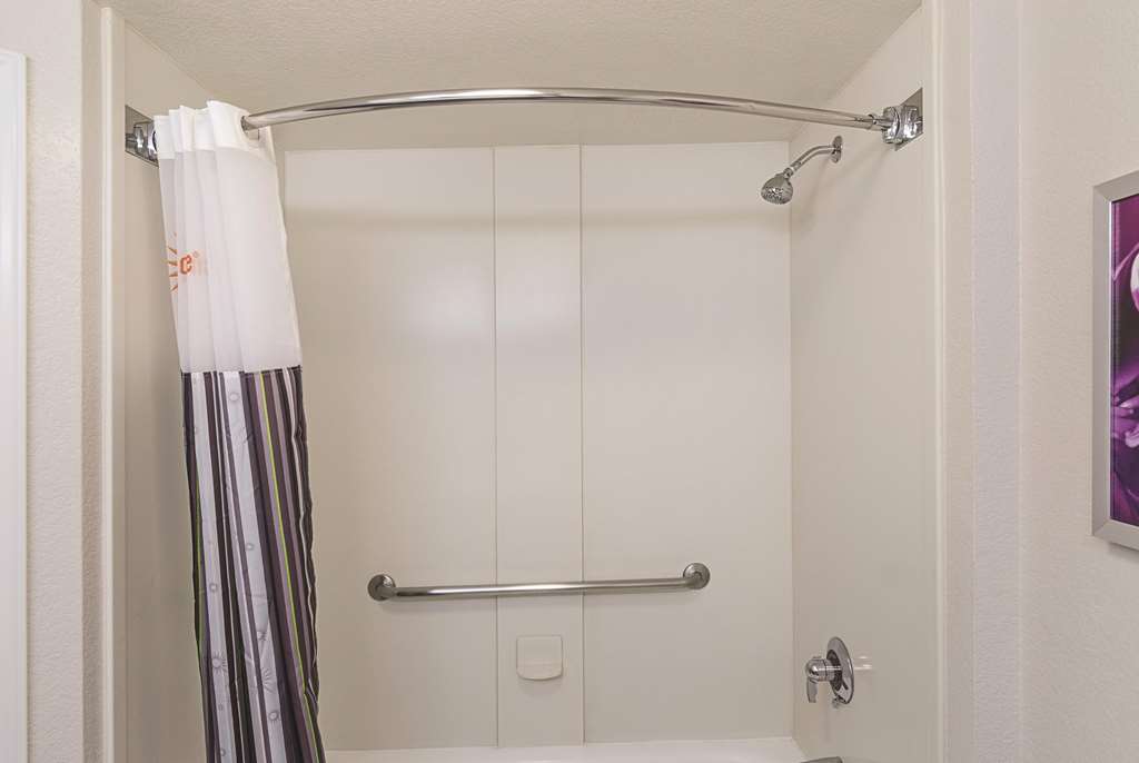 La Quinta Inn & Suites by Wyndham Univ Area Chapel Hill - photo 14