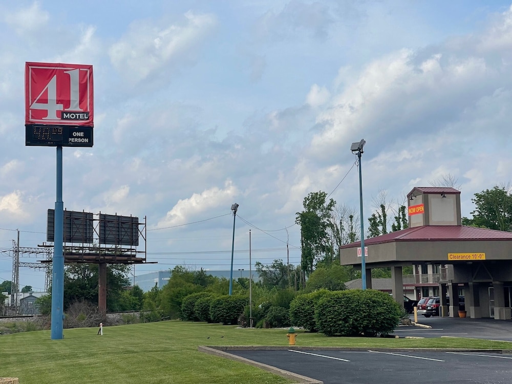 Motel 41 Evansville IN - photo 31