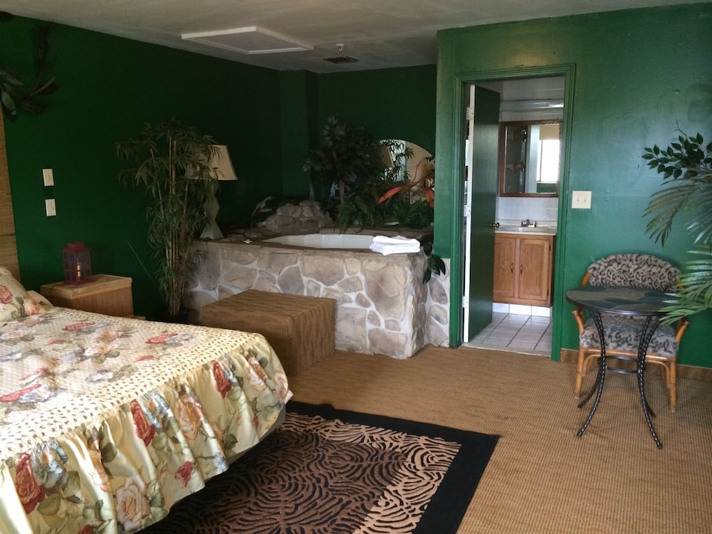 Branford Motel - photo 9