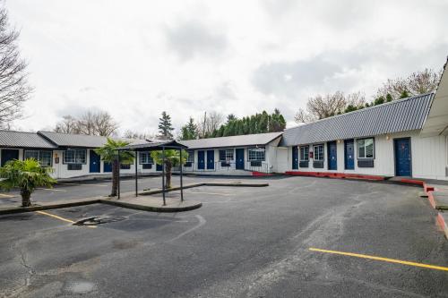 Courtesy Inn Motel - photo 5