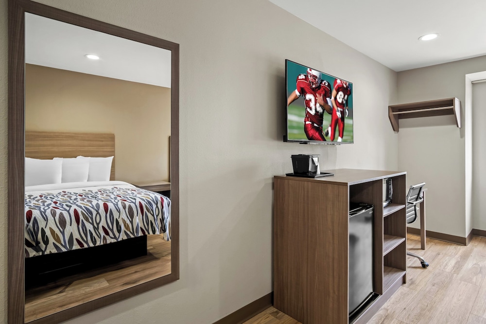 Red Roof Inn & Suites Euless DFW Airport Southwest - photo 21
