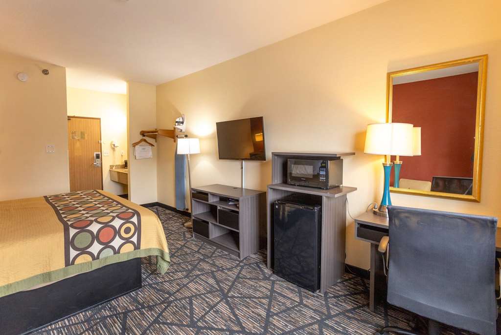 Super 8 by Wyndham Big Rapids - photo 35