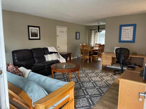 Rainbow Row Two Private Units in Complex near Mendenhall Glacier Trails and Conveniences — Juneau — photo 2