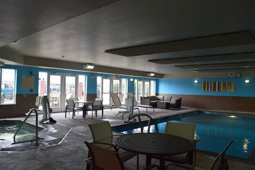 Holiday Inn Express Hotel & Suites Sparta by IHG - photo 32