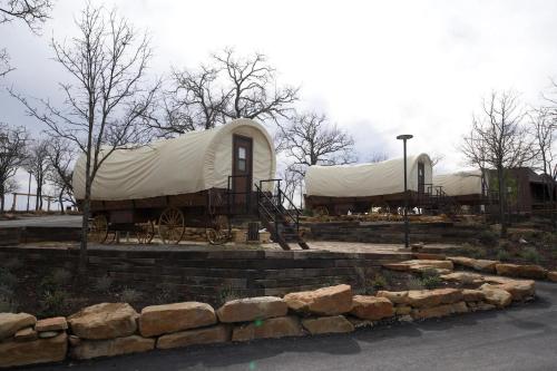 Elevated West Wagon Stay Spacious Cozy and Charming — hotel in Runaway Bay