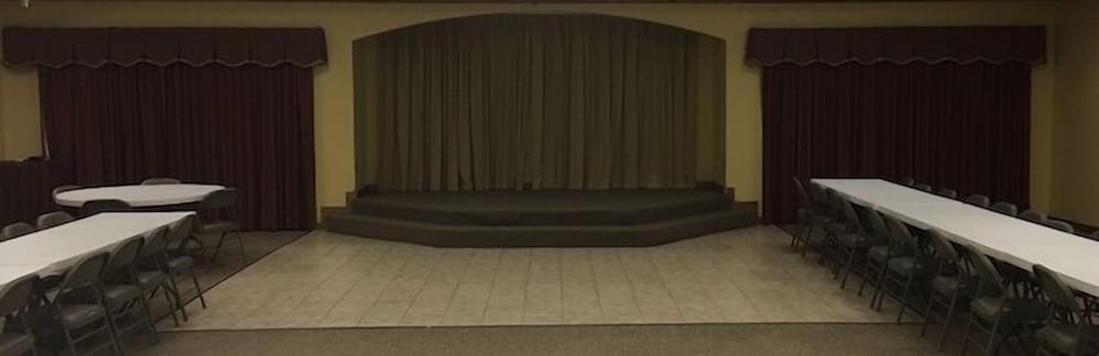 Econo Lodge - photo 11