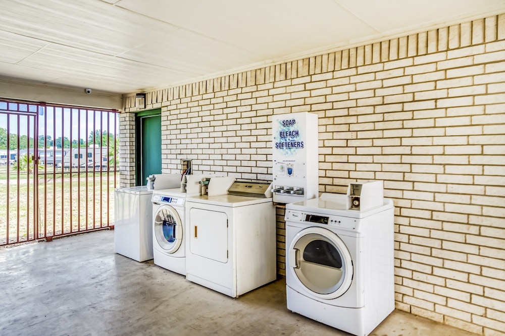 OYO Hotel Yoakum West - photo 42