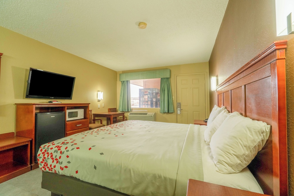 Crown Inn By Oyo Denver Tx - photo 16