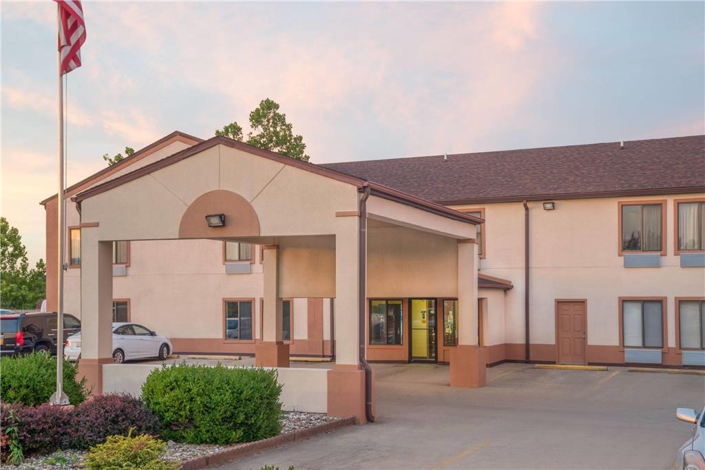 Super 8 by Wyndham Vincennes — hotel in Vincennes